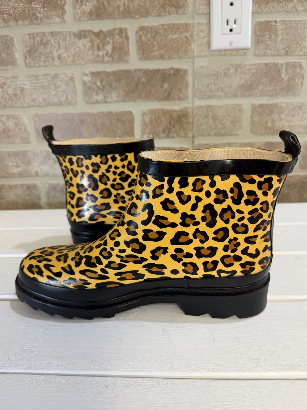 Via Rosa Leopard Print Waterproof Rain Boots Womens Sz 6 Chelsea Ankle Lug Boots - Picture 5 of 11